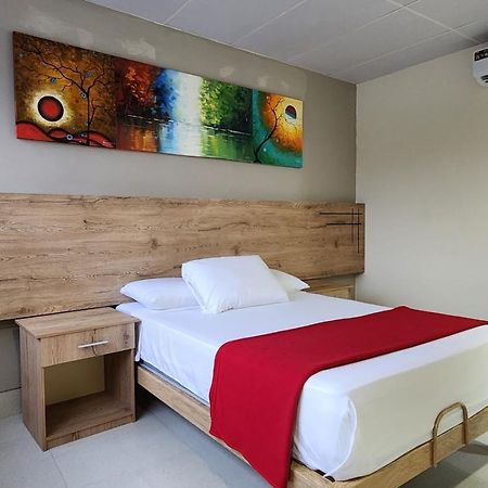Hotel Murali - Cerca Del Aeropuerto De Guayaquil Ngoại thất bức ảnh