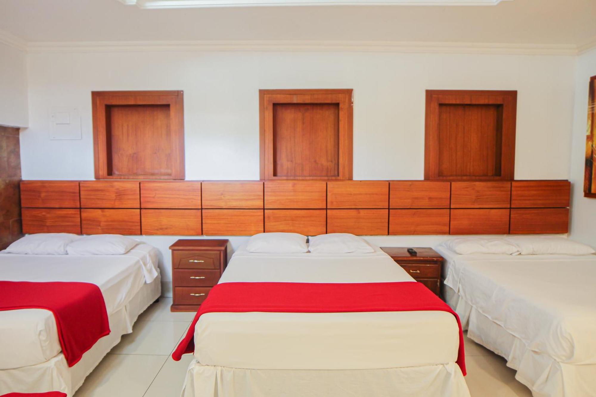 Hotel Murali - Cerca Del Aeropuerto De Guayaquil Ngoại thất bức ảnh