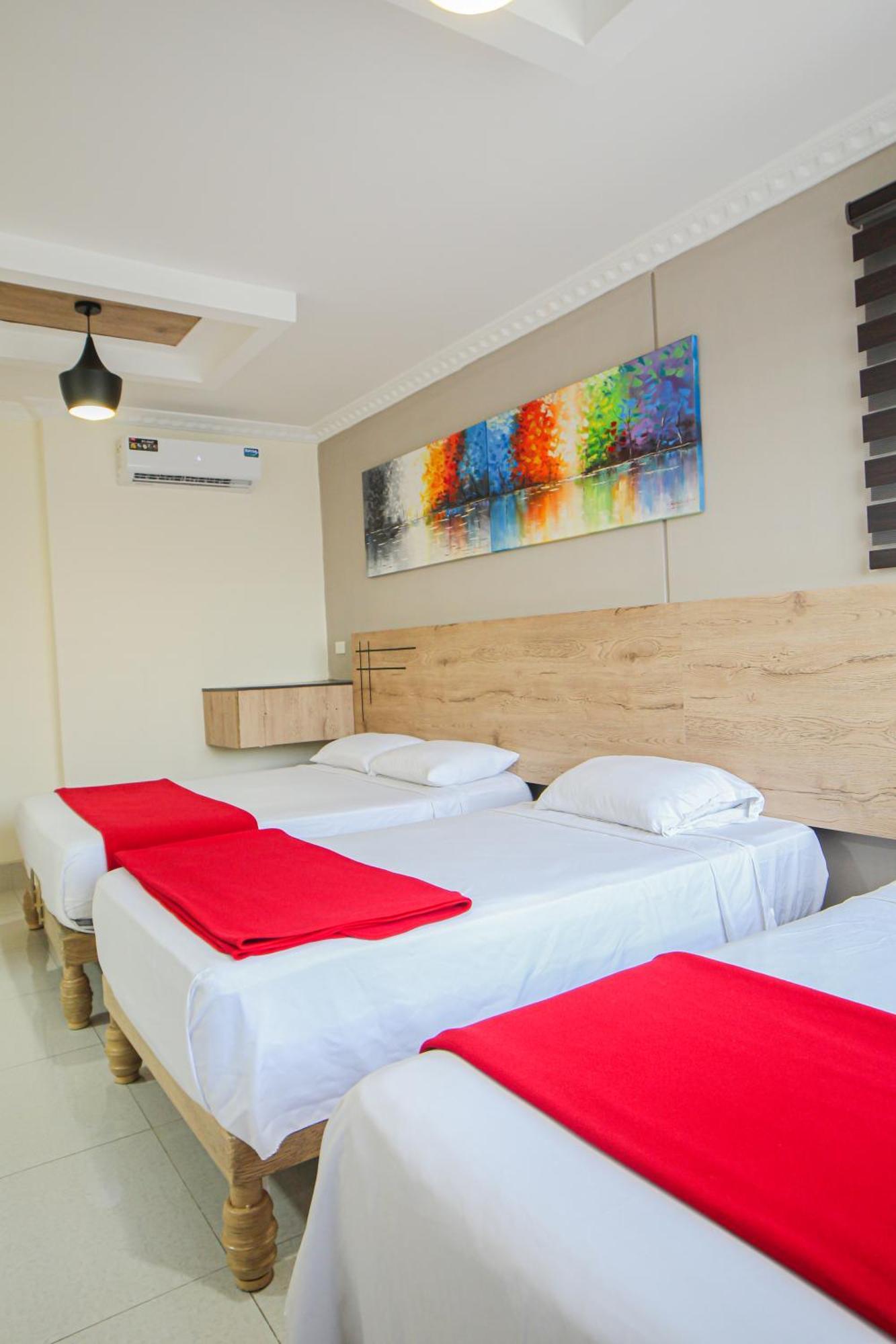 Hotel Murali - Cerca Del Aeropuerto De Guayaquil Ngoại thất bức ảnh